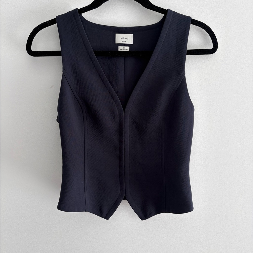 Aritzia Wilfred Women’s Black Sleeveless Top